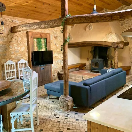 Holiday home Adega D'aldeia Com Piscina E Jacuzzi *