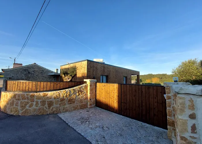 Adega D'aldeia Com Piscina E Jacuzzi Hébergement de vacances *