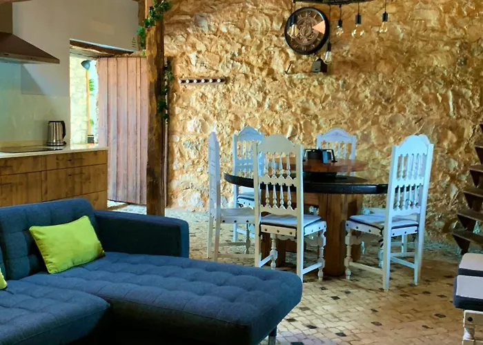 Adega D'aldeia Com Piscina E Jacuzzi Hébergement de vacances *